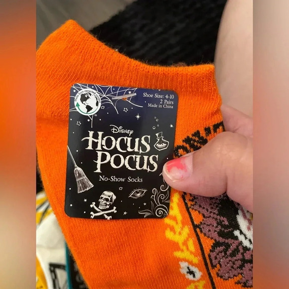 Disney Hocus Pocus women’s 2 pairs of socks pack size 4-10 - Picture 2 of 3